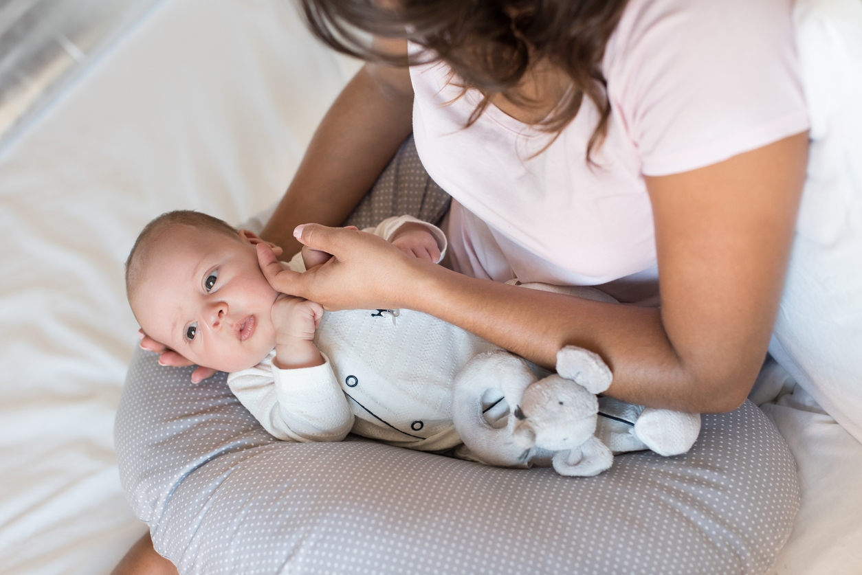 Best Breastfeeding Pillow: Complete Guide to Comfort and Support